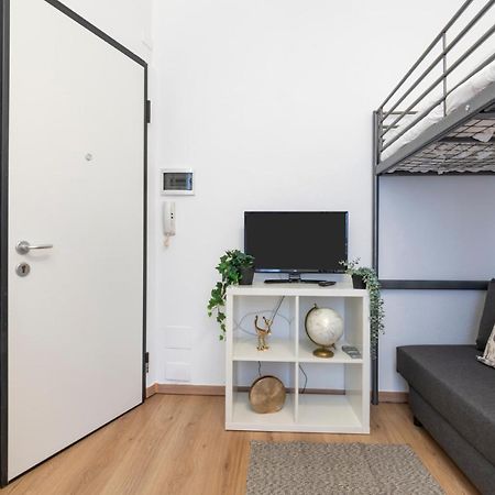 I Host Apartment - Alessi 10 Milan Bagian luar foto