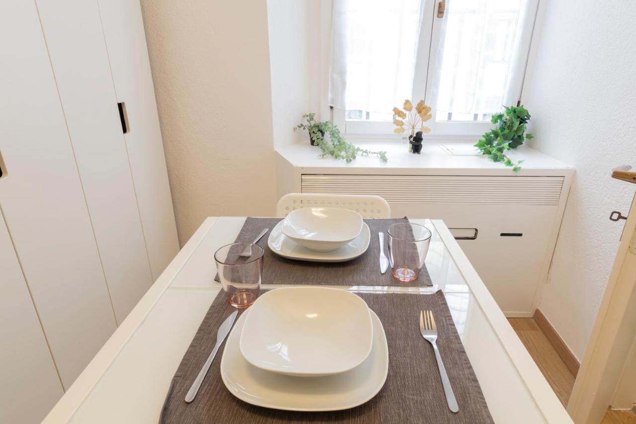 I Host Apartment - Alessi 10 Milan Bagian luar foto