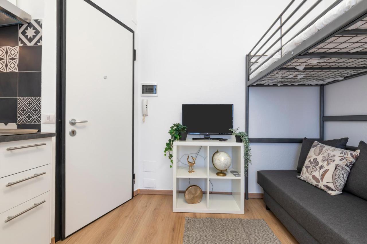 I Host Apartment - Alessi 10 Milan Bagian luar foto