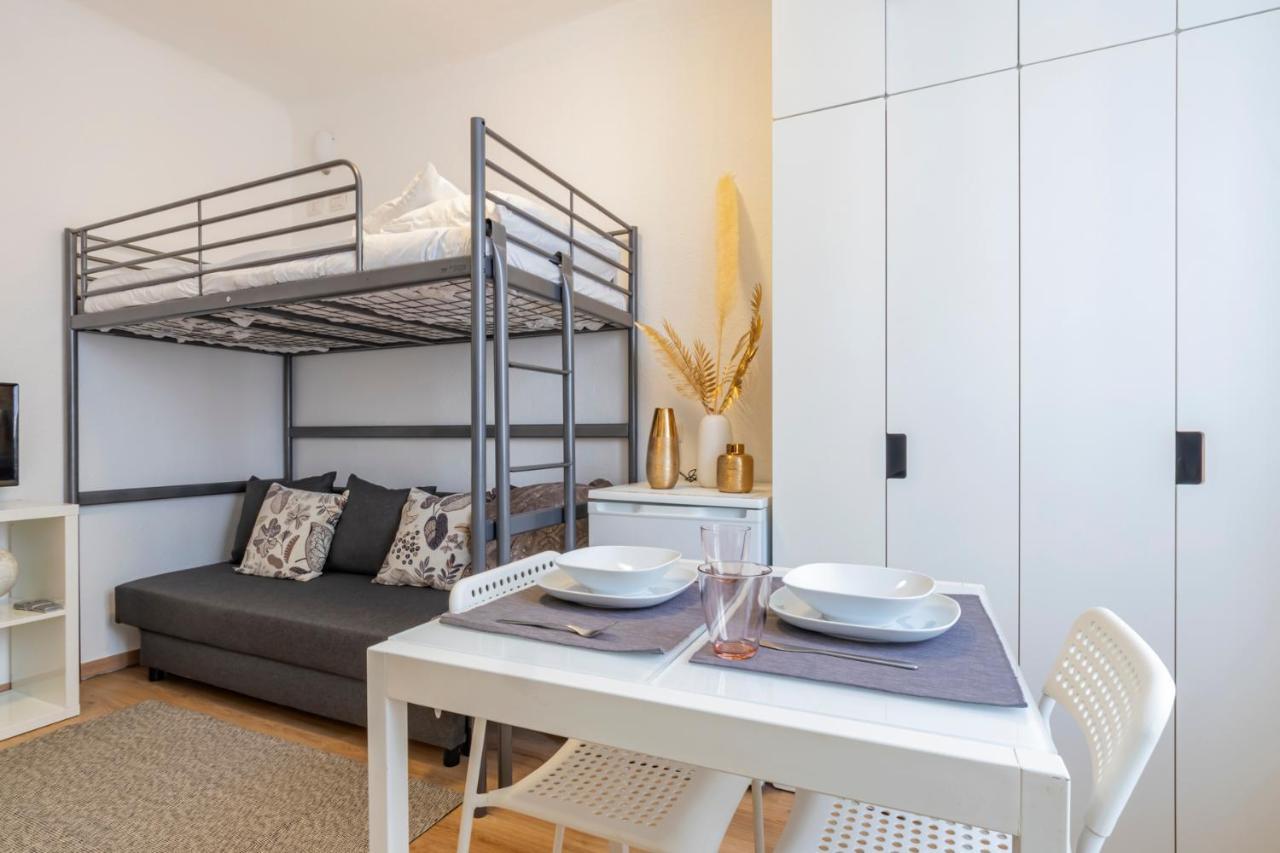 I Host Apartment - Alessi 10 Milan Bagian luar foto